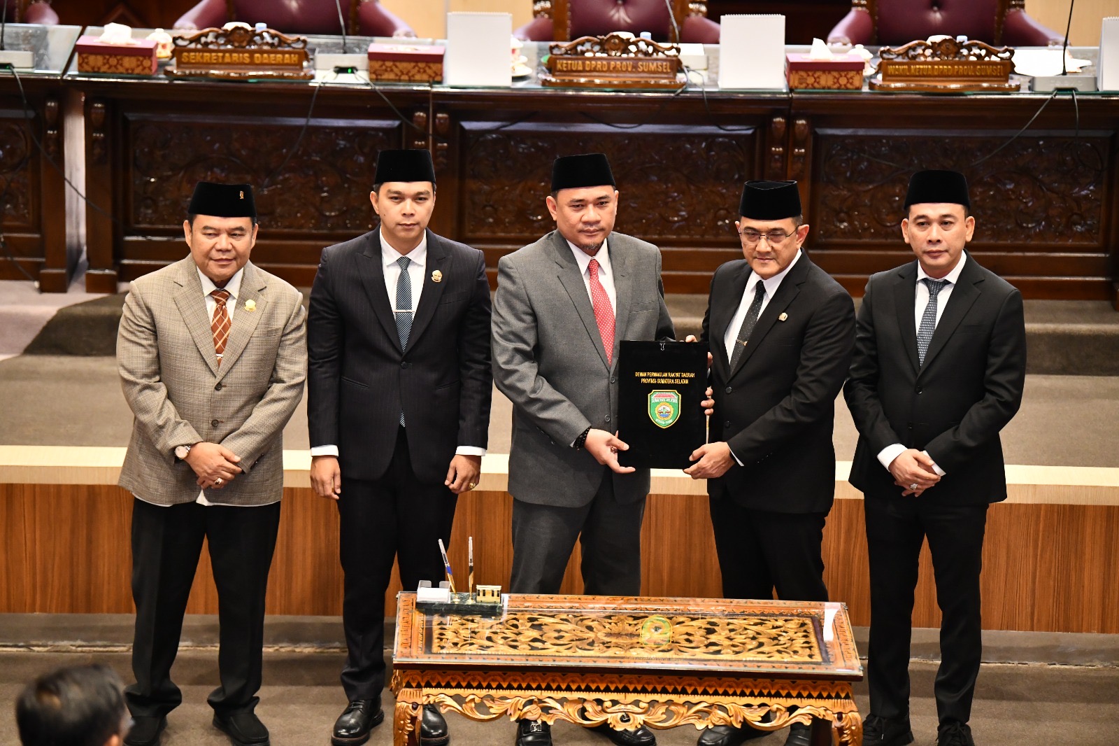 MENYAMBUT HARI RAYA