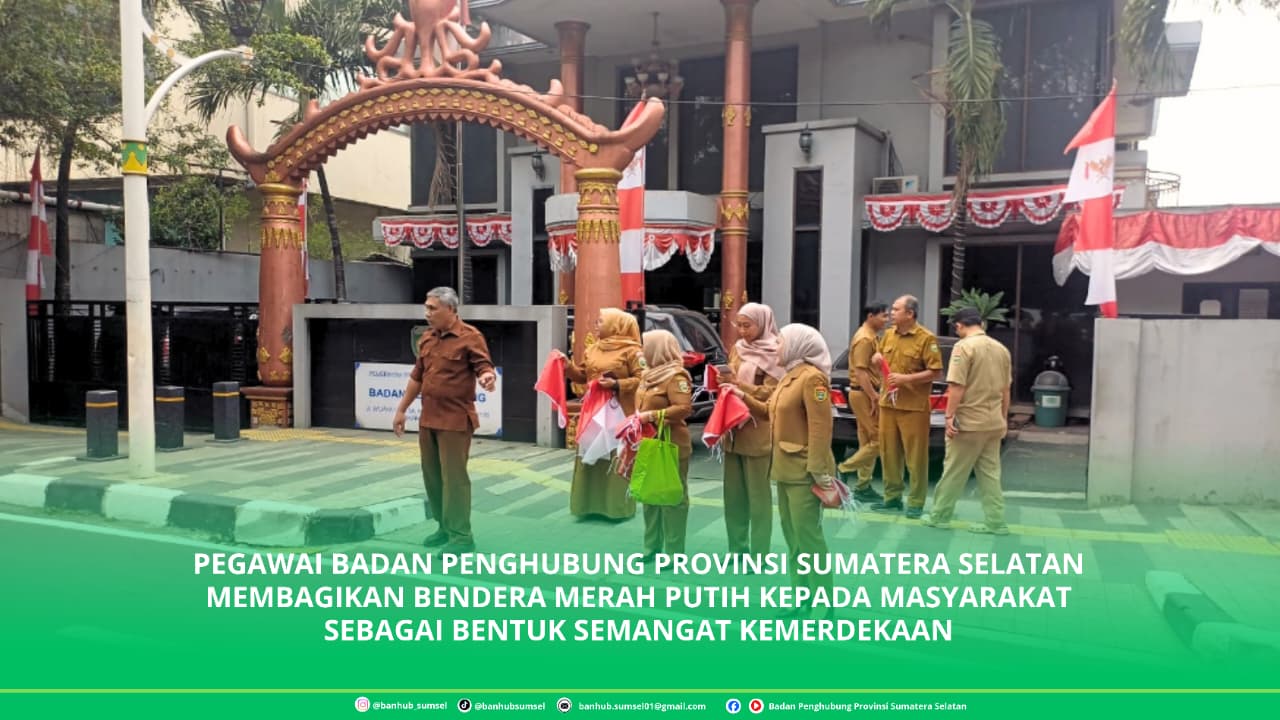 PEGAWAI BADAN PENGHUBUNG PROVINSI SUMATERA SELATAN MEMBAGIKAN BENDERA MERAH PUTIH KEPADA MASYARAKAT SEBAGAI BENTUK SEMANGAT KEMERDEKAAN